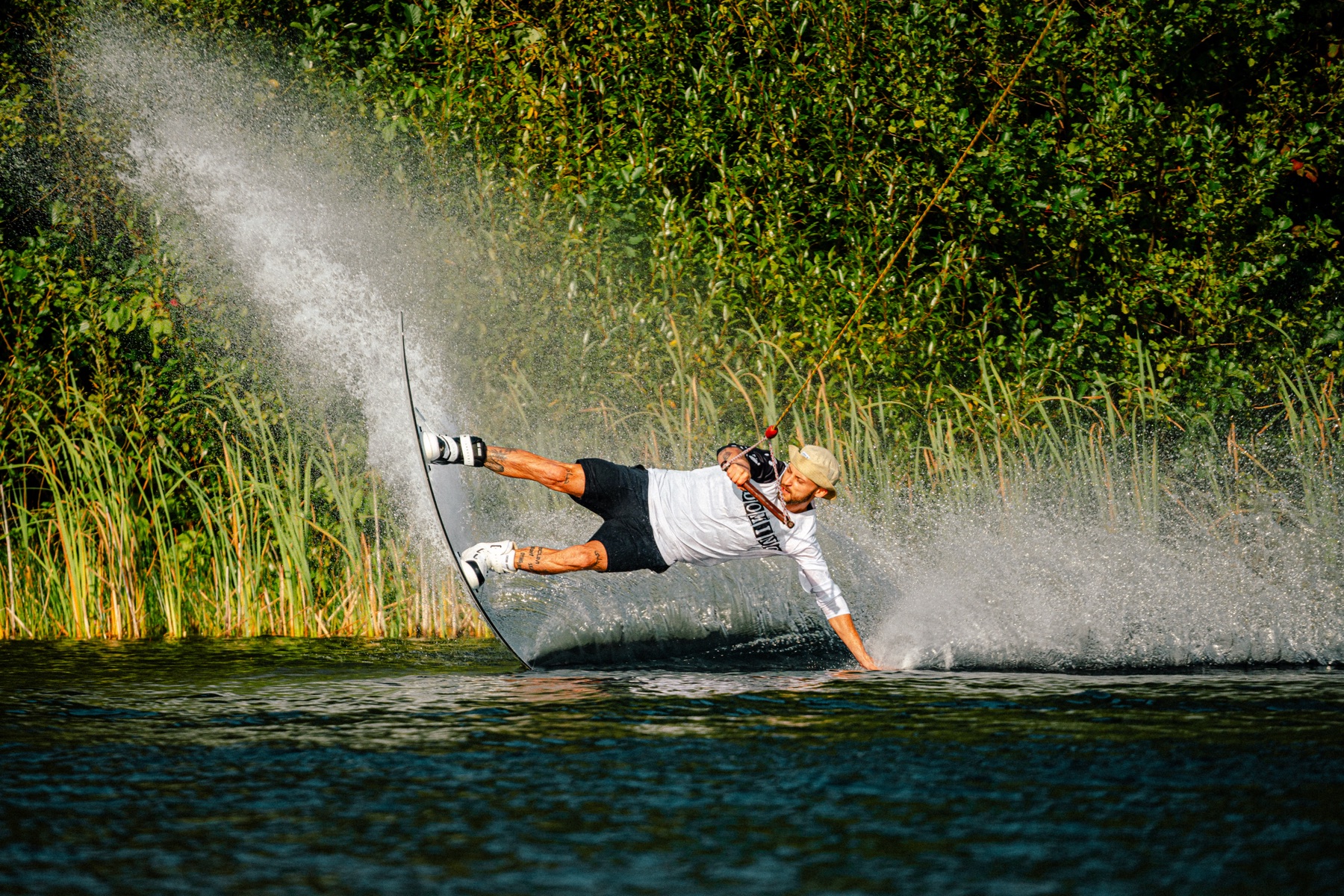 Wakeboard Action mit Wasserspray